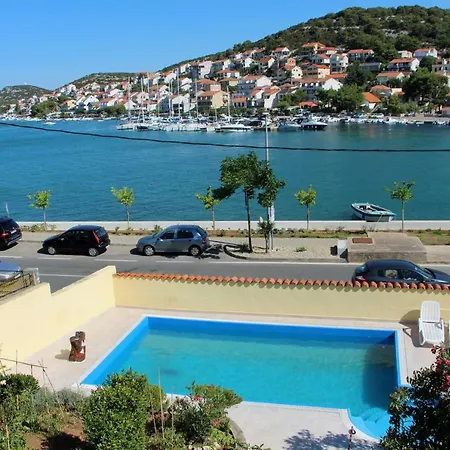 Apartment 3 Bedroom With Pool In *