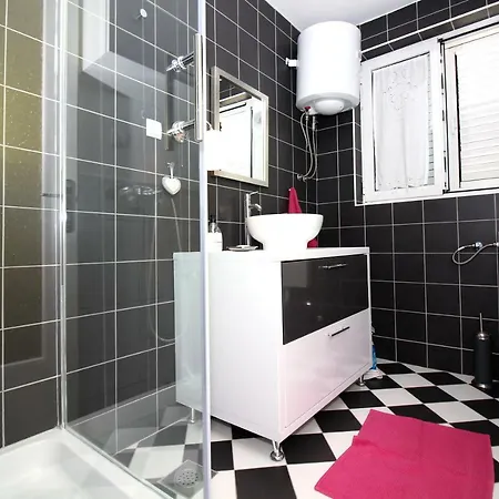 2 Bedroom With Pool In *