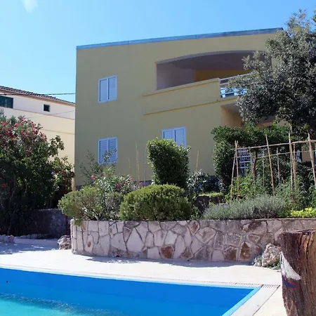 Apartment 3 Bedroom With Pool In *