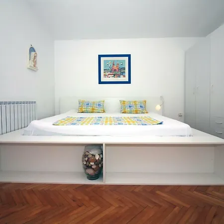 2 Bedroom With Pool In * Tisno