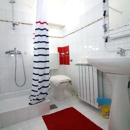 2 Bedroom With Pool In Tisno
