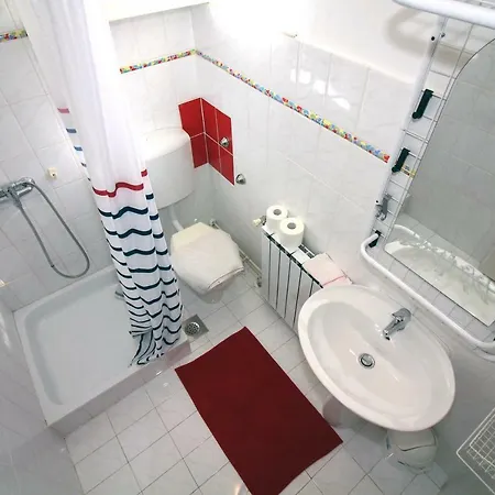 Apartment 3 Bedroom With Pool In